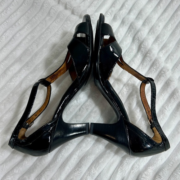 Sofft Black Patent Leather T Strap Open Toe Carlina High Heel Sandal Size 7M - Picture 6 of 13